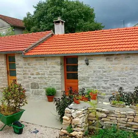 Stone House Harmony - One Bedroom Holiday With Patio And Garden View Zrnovo