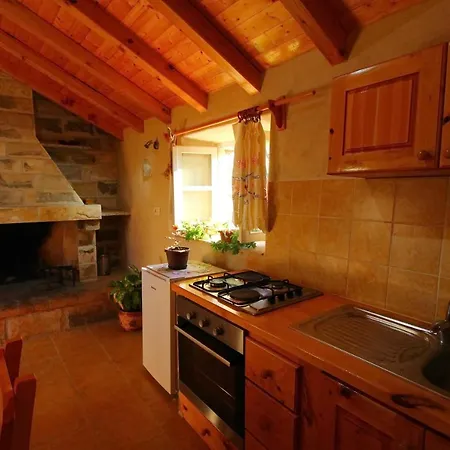 Stone House Harmony - One Bedroom Holiday With Patio And Garden View * Zrnovo