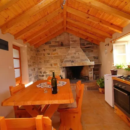Stone House Harmony - One Bedroom Holiday With Patio And Garden View דירה