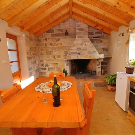 Stone House Harmony - One Bedroom Holiday With Patio And Garden View דירה